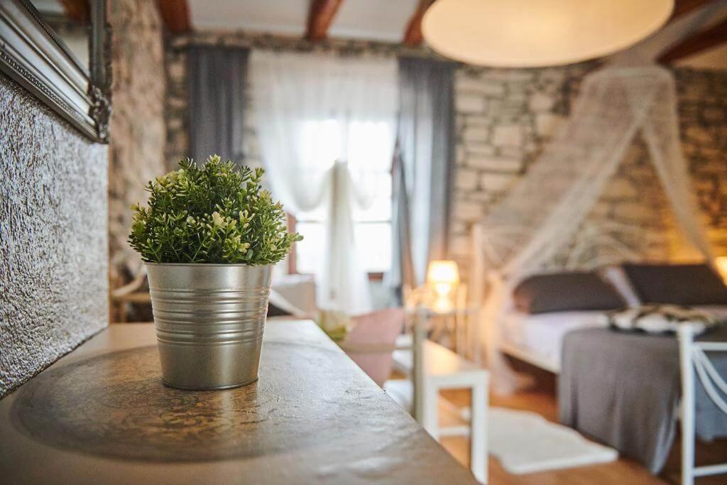 Bed&Breakfast Konoba Pjero Buje Eksteriør billede